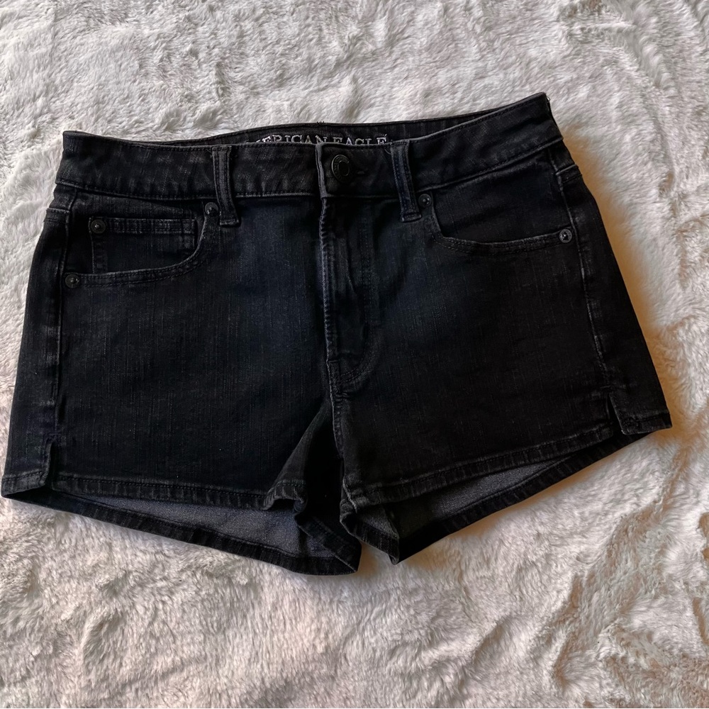 AMERICAN EAGLE HIGH RISE SHORTY SHORTS